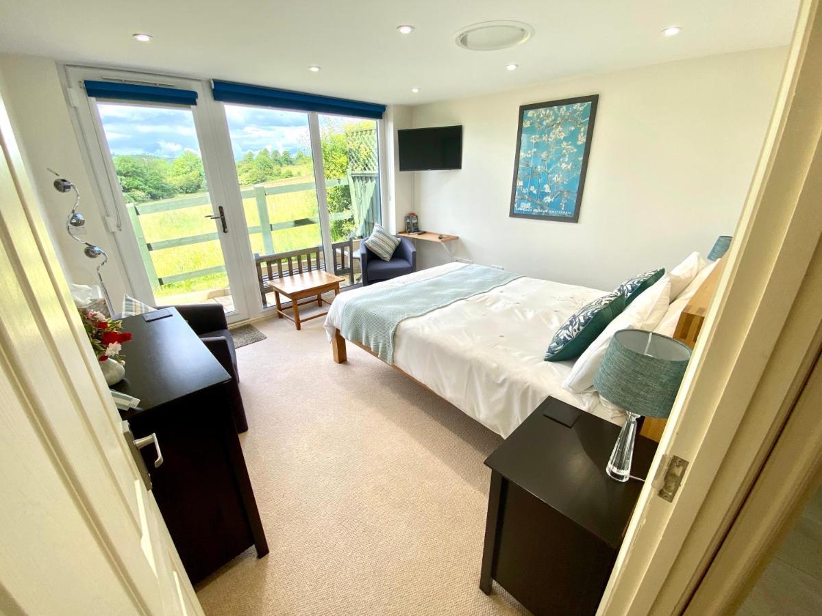A Secluded Self Contained Country Suite With A View - Parking, Easy Access To Bath Коршам Екстериор снимка